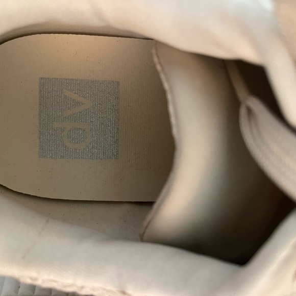 DV Dolce Vita Viral Women's Fay Sneaker Natural Lace-Up Sneakers Textured Fabric - Picture 8 of 14